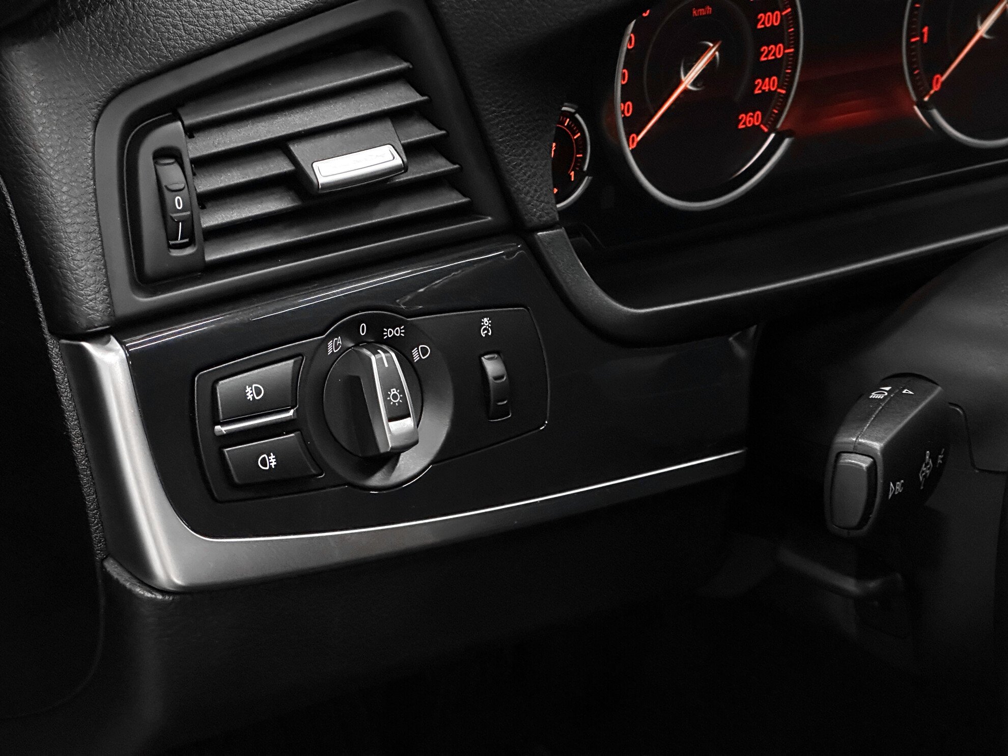 BMW 5 серии, VI (F10/F11/F07) Рестайлинг 520i 2.0 AT (184 л.с.)