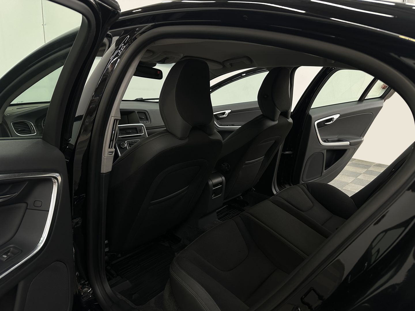 Volvo S60, II 1.6 AMT (150 л.с.)