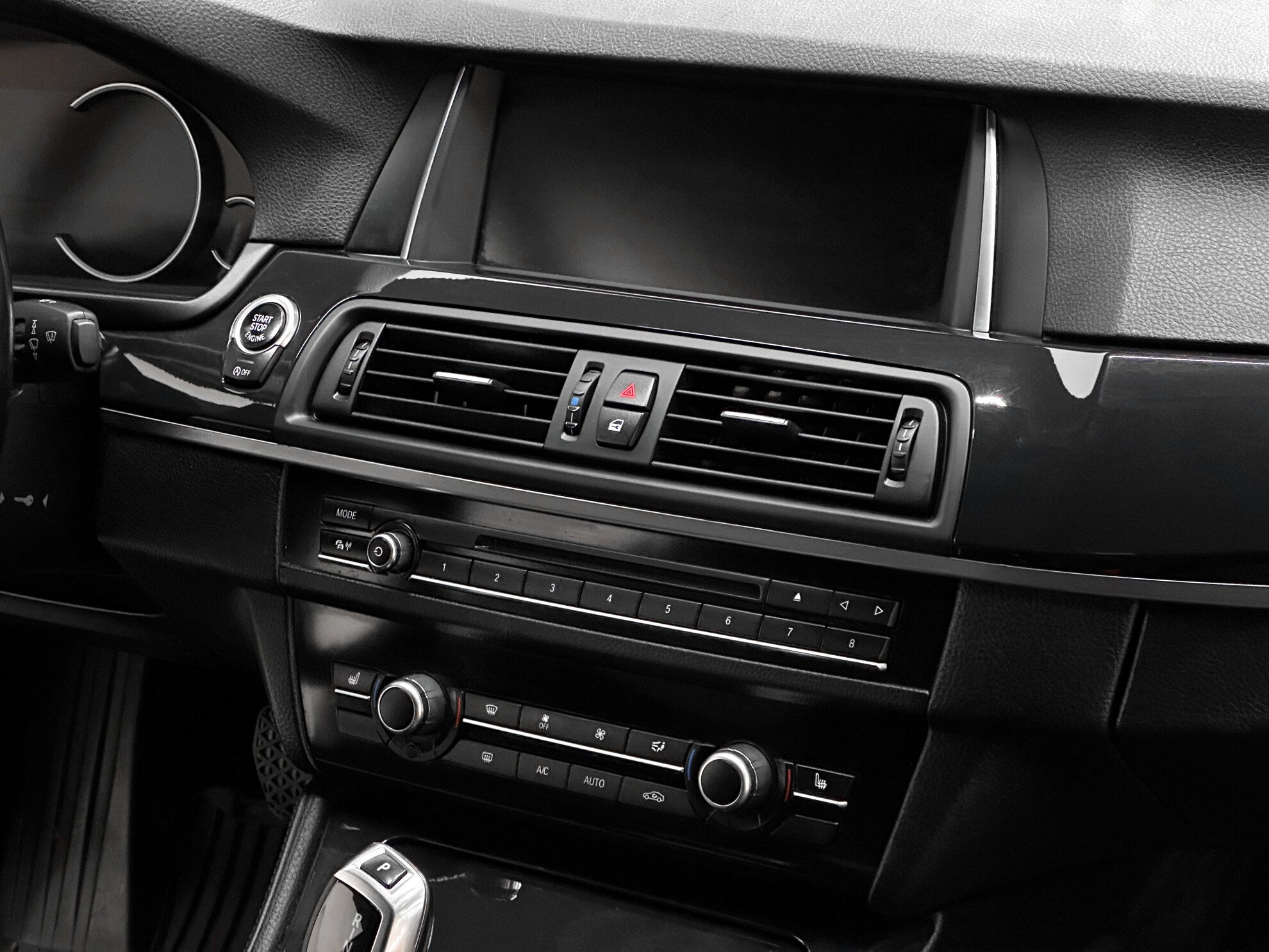 BMW 5 серии, VI (F10/F11/F07) Рестайлинг 520i 2.0 AT (184 л.с.)