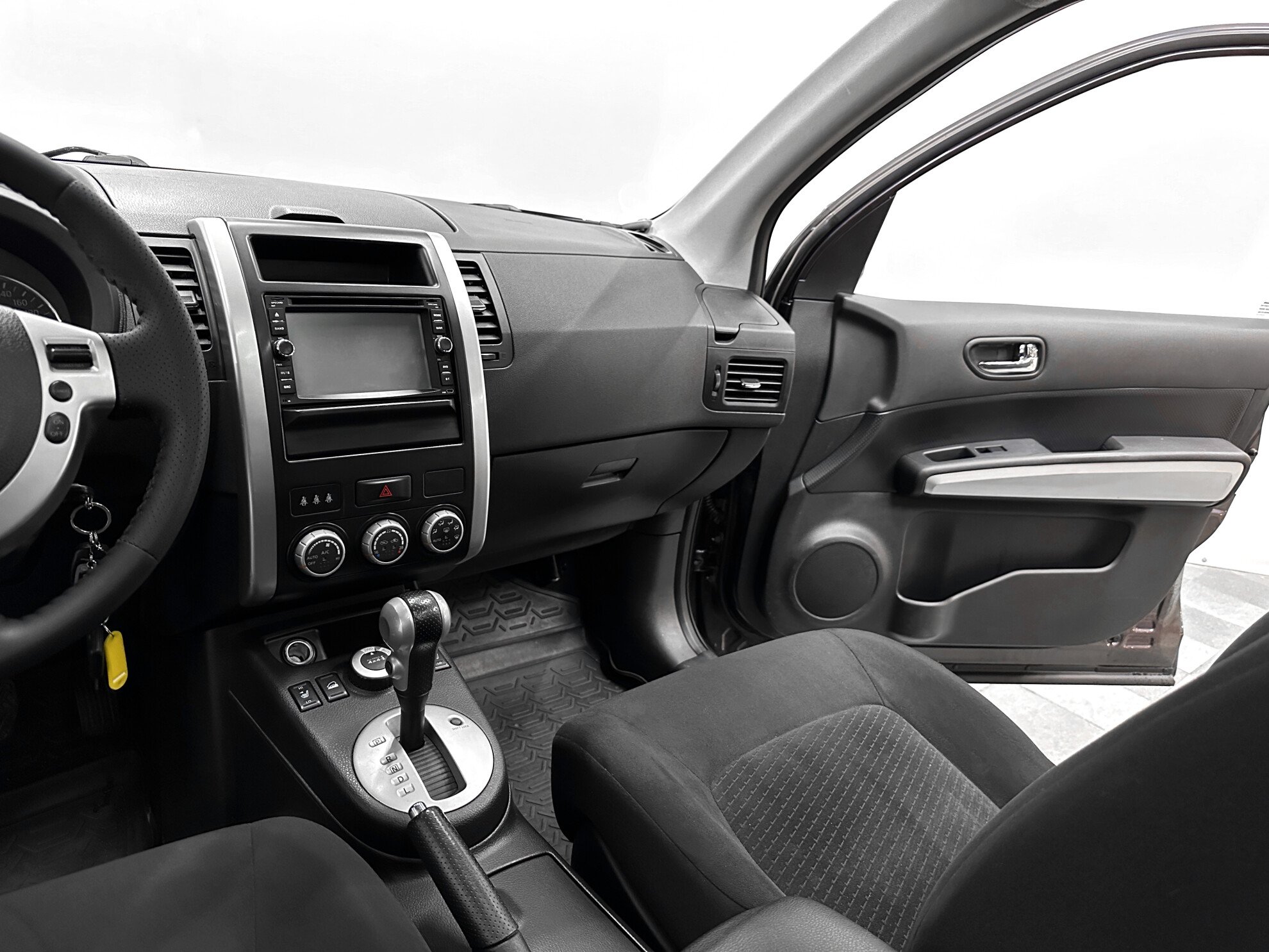 Nissan X-Trail, II Рестайлинг 2.0 CVT (141 л.с.) 4WD