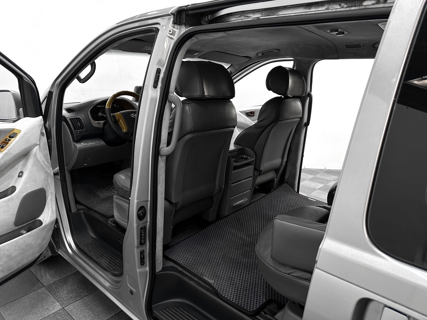 Hyundai Grand Starex, I 2.5d AT (145 л.с.)