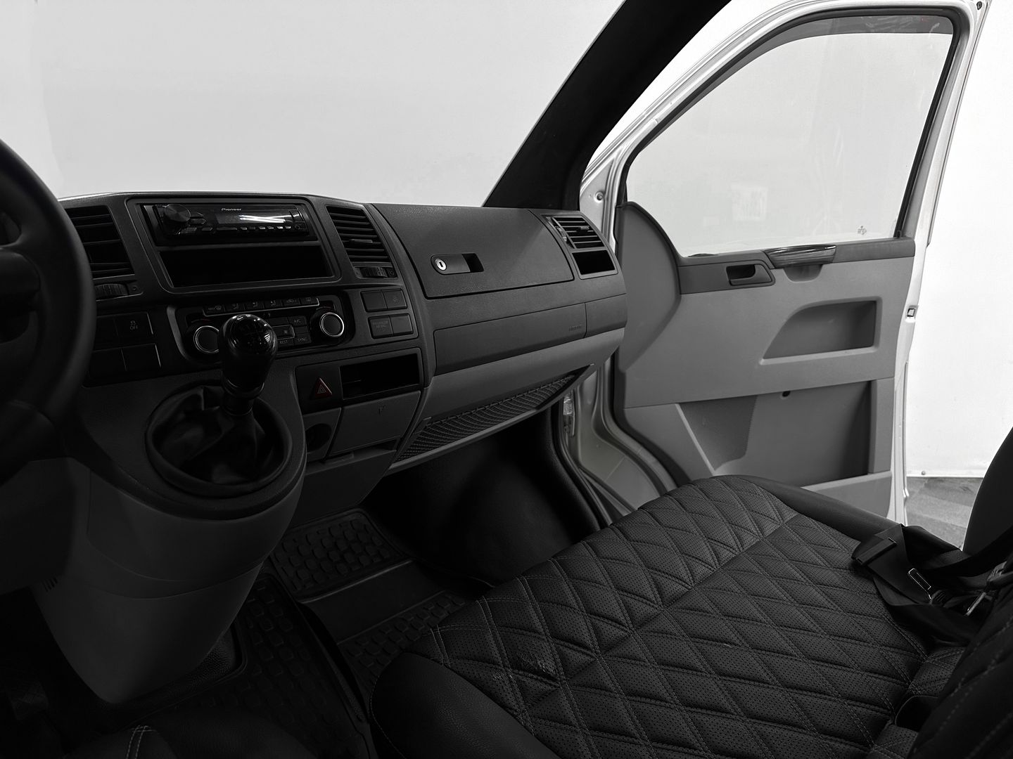 Volkswagen Caravelle, T5 Рестайлинг 2.0d MT (140 л.с.)