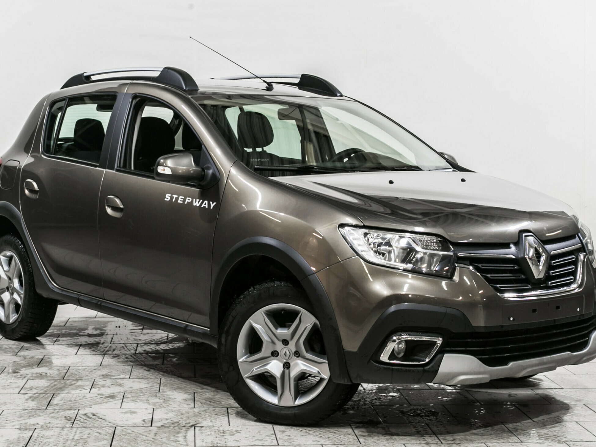 Renault Sandero, II Рестайлинг 1.6 AT (102 л.с.)