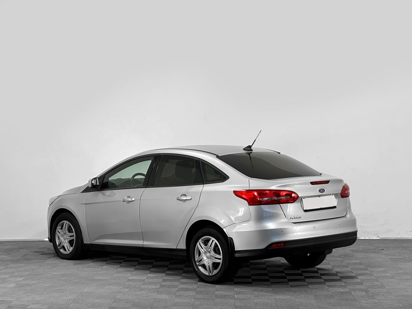 Ford Focus, III Рестайлинг 1.6 MT (105 л.с.)