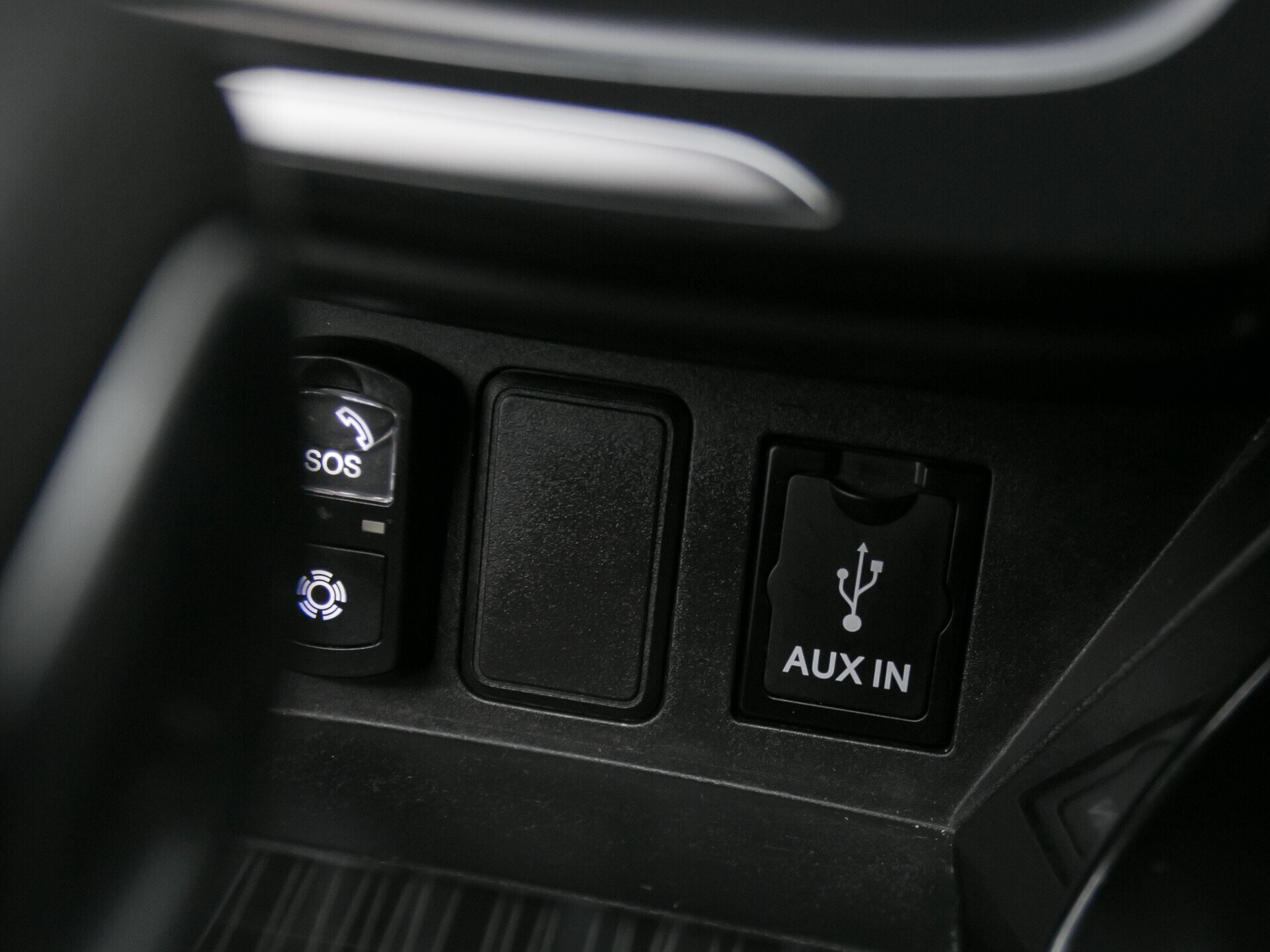 Dongfeng AX7, I 2.0 AT (140 л.с.)